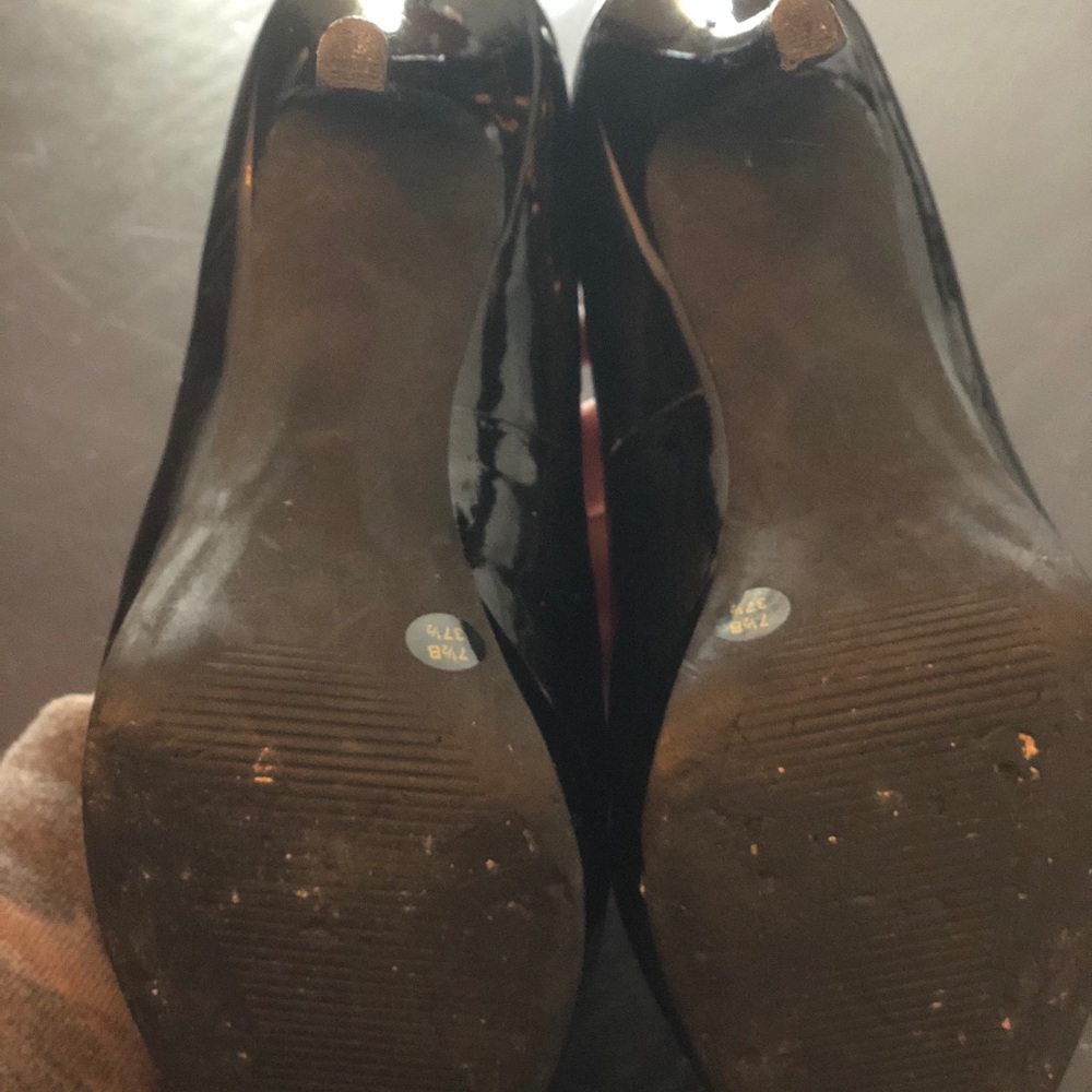 Patent leather peep toe pump - Picture 4 of 5
